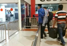 Kedatangan Nur Alam Dikawal 4 Orang Tim KPK Kedatangan Nur Alam Dikawal 4 Orang Tim KPK