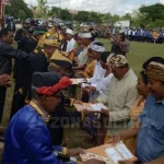 30 Pasutri Agama Hindu di Mubar Terima Akta Nikah 30 Pasutri Agama Hindu di Mubar Terima Akta Nikah