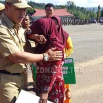 Terharunya Dua Janda Ini Terima Santunan Asuransi Nelayan Terharunya Dua Janda Ini Terima Santunan Asuransi Nelayan