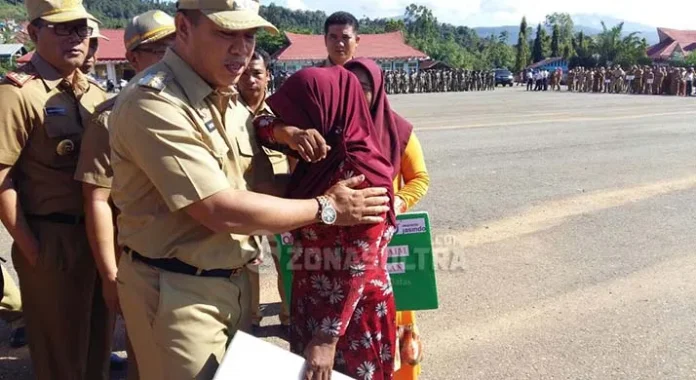 Terharunya Dua Janda Ini Terima Santunan Asuransi Nelayan