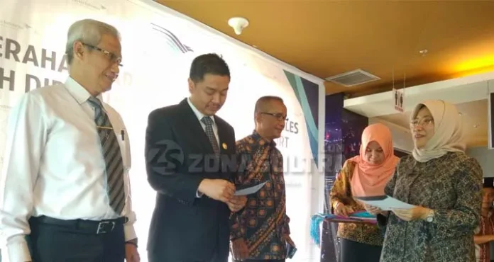 Apresiasi Pelanggan, Garuda Indonesia Serahkan Kartu Keanggotaan Platinum Garuda Miles