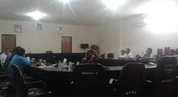 DPRD Konut Minta Papan Roda Jembatan di Desa Mowundo Diperbaiki