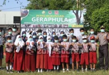 Polsek Tinanggea Sosialisasi Bahaya Kebakaran Hutan dan Lahan pada Siswa SD Polsek Tinanggea Sosialisasi Bahaya Kebakaran Hutan dan Lahan pada Siswa SD