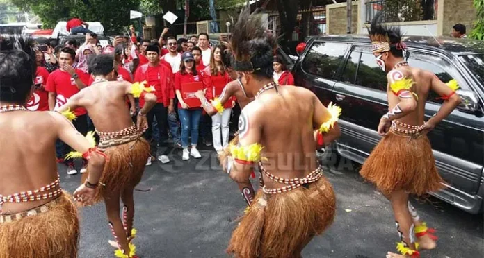 tarian_papua_psi Long March ke KPU, PSI Tampilkan Tarian Tradisional Indonesia