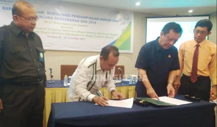 PENANDATANGAN_MOU Minta Bantuan Kejaksaan, BPJS Ketenagakerjaan Serahkan SKK