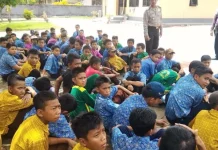 Puluhan Pelajar di Konsel Kedapatan Mengisap Rokok dari Fitting Lampu Puluhan Pelajar di Konsel Kedapatan Mengisap Rokok dari Fitting Lampu