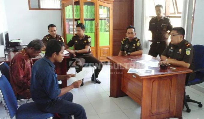 demo Diduga Selewengkan Dana Desa, Kades Wasampela Didemo