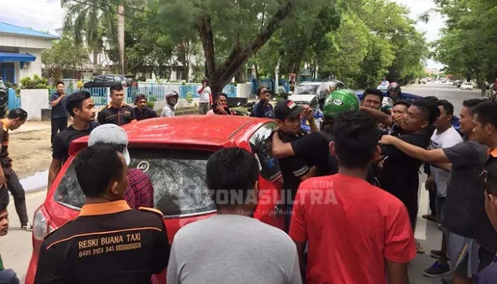 Lagi, Satu Sopir Grab di Kendari Jadi Amukan Sopir Taksi