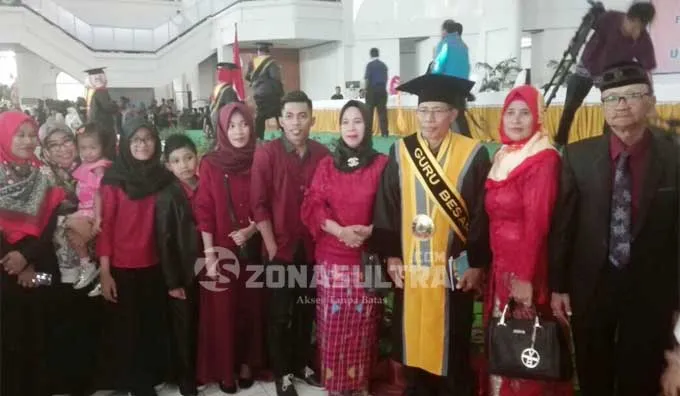 guru_besar Rektor UHO Kukuhkan Guru Besar Ke-72 Bidang Ilmu Ekonomi Manajemen