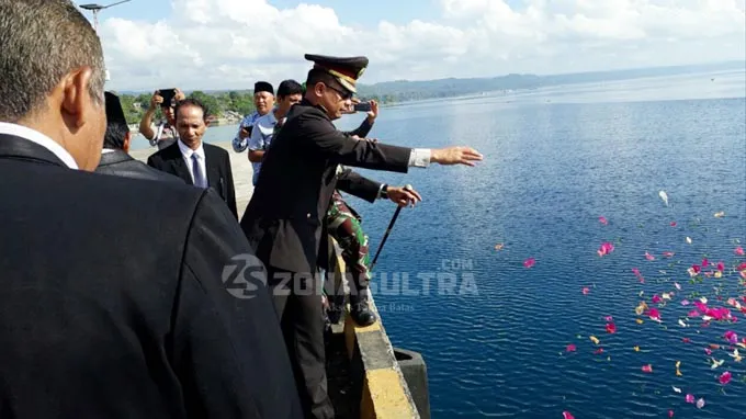 hari_pahlawan Hari Pahlawan, Polres dan Pemkab Buton Tabur Bunga di Laut