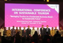 Tutup ICST 2017, Menpar Serahkan Penghargaan UID-SDN Award ICST 2017 Percepat Penerapan Prinsip Pariwisata Berkelanjutan