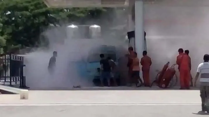 Isi Bensin Tanpa Diketahui Petugas SPBU, Satu Unit Angkot di Muna Terbakar