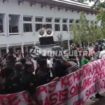 Tolak Grab, Sopir Taksi dan Angkot di Kendari Mengadu ke DPRD Sultra Tolak Grab, Sopir Taksi dan Angkot di Kendari Mengadu ke DPRD Sultra