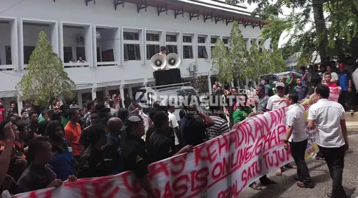 Tolak Grab, Sopir Taksi dan Angkot di Kendari Mengadu ke DPRD Sultra