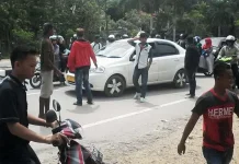 Aksi Mogok Tak Kompak, Sopir Angkot Ribut dengan Sopir Taksi Aksi Mogok Tak Kompak, Sopir Angkot Ribut dengan Sopir Taksi