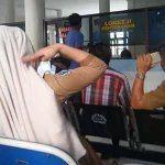 Warga Keluhkan Lambatnya Proses Pembayaran Pajak di Kantor Samsat Konsel Warga Keluhkan Lambatnya Proses Pembayaran Pajak di Kantor Samsat Konsel