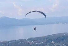 Mengenal Manado Skyline Tetempangan Hill, Surga Pencinta Paralayang Ilustrasi paralayang
