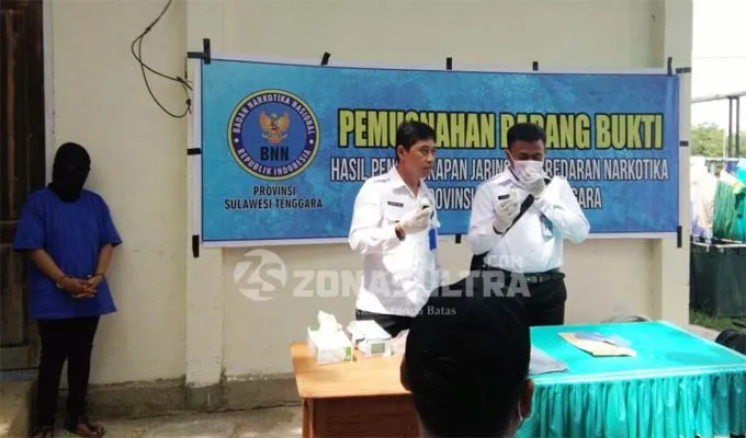 pemusahan_sabu_anak_smk BNNP Sultra Musnahkan Barang Bukti Sabu Milik Siswi SMK