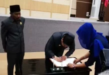 DPRD Serahkan Naskah KUA-PPAS ke Pemkot Kendari DPRD Serahkan Naskah KUA-PPAS ke Pemkot Kendari