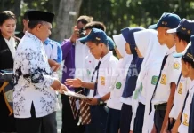 Peringati Hari Guru, Puluhan Siswa di Konawe Dapat Penghargaan dan Uang Pembinaan Peringati Hari Guru, Puluhan Siswa di Konawe Dapat Pengharagaan dan Uang Pembinaan