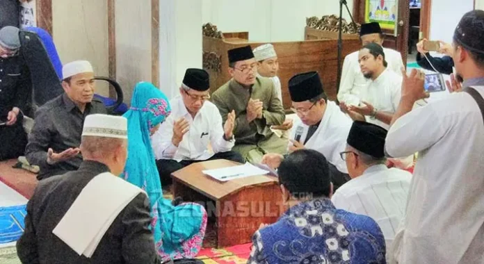 Usai Salat Jumat, Wanita Ini Ucapkan Kalimat Syahadat di Masjid Agung