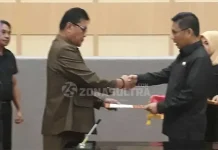 DPRD Tetapkan Tiga Raperda Jadi Perda DPRD Tetapkan Tiga Raperda Jadi Perda