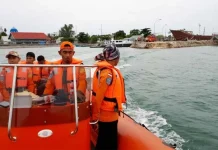 Kapal Milik Nelayan Butur Ditemukan Terbalik Tanpa Awak Kapal Milik Nelayan Butur Ditemukan Terbalik Tanpa Awak