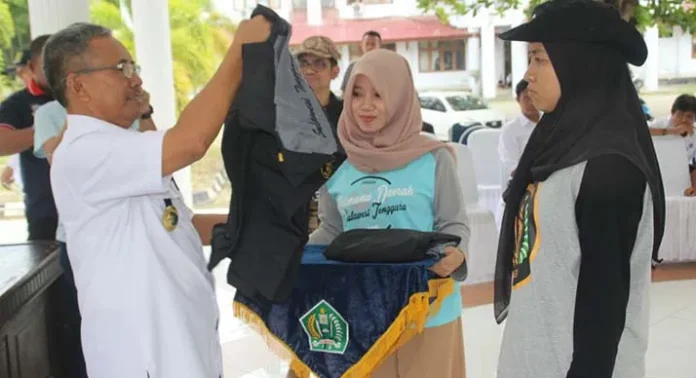 Sekda Konawe Lepas Kontingen Pramuka Putri Nasional III