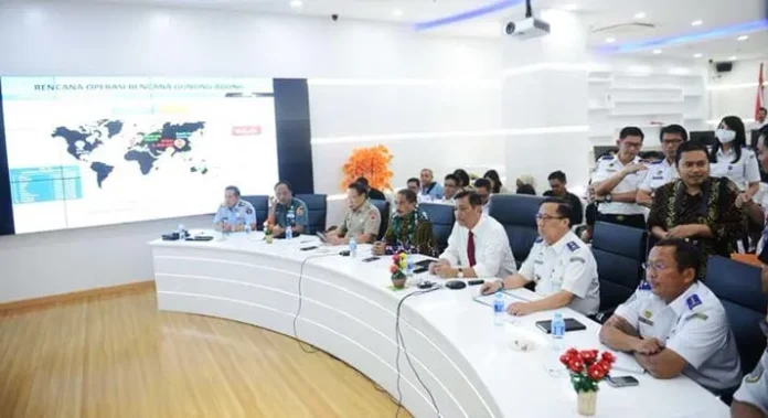 Menkomar Luhut Pantau Gunung Agung Bali via Video Conference