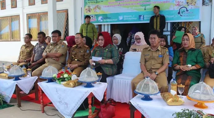 tina_bpom Tina Nur Alam Himbau Warga Konsel Beli Produk yang Terdaftar di BPOM