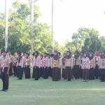 Racana UHO Rekrut 111 Anggota Baru RACANA UHO - Sebanyak 111 orang resmi diangkat sebagai anggota Racana pramuka Universitas Halu Oleo (UHO) melalui acara Open Recruitment Ambalan Racana Pramuka UHO pada Sabtu (4/11/2017) sore di lapangan rektorat UHO. (Foto : Istimewa)