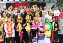 Pembukaan Wakatobi Wave 2017 Tampilkan Ribuan Penari Kolosal Pembukaan Wakatobi Wave 2017 Tampilkan Ribuan Penari Kolosal