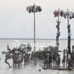 Lomba Panjat Pinang di Atas Laut Meriahkan Wakatobi Wave Lomba Panjat Pinang di Atas Laut Meriahkan Wakatobi Wave