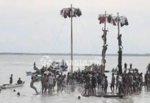 Lomba Panjat Pinang di Atas Laut Meriahkan Wakatobi Wave Lomba Panjat Pinang di Atas Laut Meriahkan Wakatobi Wave