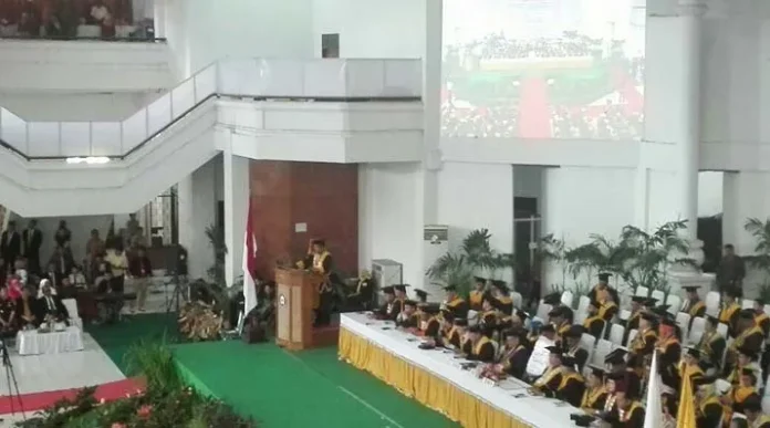 994 Mahasiswa UHO Resmi Diwisuda