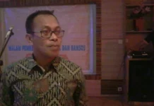 Alumni SMAN1 Kendari Beri Beasiswa Pendidikan Ketua Yayasan Smansa 95 Foundation Samsu Alam