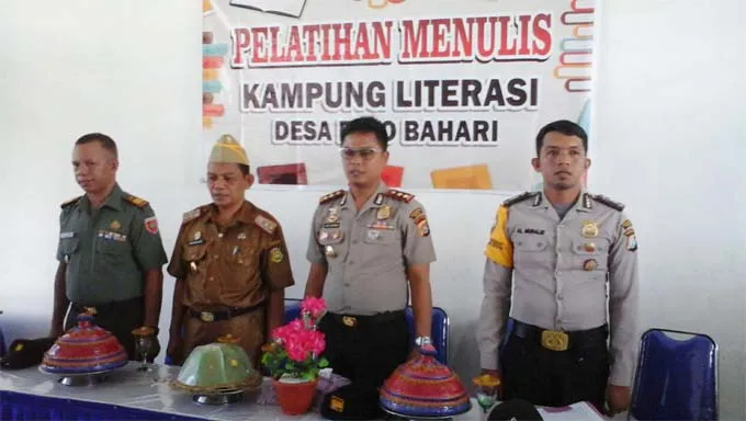 Bhabinkamtibmas Bhabinkamtibmas dan Babinsa di Buton, Gelar Lomba Menulis Kampung Literasi