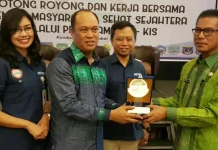 Pemkab Konut Raih Dua Penghargaan JKN-KIS Award