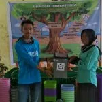 Genbi Sultra Bagikan 86 Tong Sampah Untuk Masyarakat Desa Sama Jaya