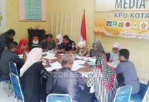 KPU Kendari Teliti Perbaikan Administrasi 13 Parpol KPU Kendari Teliti Perbaikan Administrasi 13 Parpol