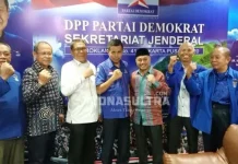 DPP Demokrat Berikan SK 3 Pasang Calon Kepala Daerah di Sultra DPP Demokrat Berikan SK 3 Pasang Calon Kepala Daerah di Sultra