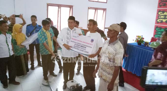 PT Antam Bantu 45 Unit Mesin Kapal bagi Nelayan di Pomalaa