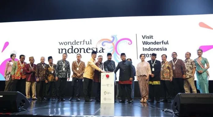 Menpar Arief Yahya-PHRI Luncurkan Aplikasi Pemesanan Hotel Bookingina.com