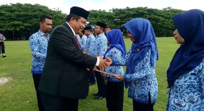 Hari Bela Negara, 10 PNS di Muna Dapat Penghargaan Disiplin Terbaik