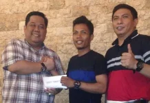 Naik Podium di Kejurnas Motoprix, IMI Sultra Serahkan Bonus ke Handy Tuahatu Naik Podium di Kejurnas Motoprix, IMI Sultra Serahkan Bonus ke Handy Tuahatu