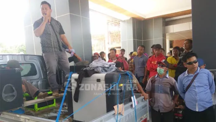 Tak Kunjung Lantik Camat Lamooso, Bupati Konsel Didemo Warganya