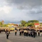 Pengamanan Natal, Polisi Dihimbau Tidak Main Handphone Pengamanan Natal, Polisi Dihimbau Tidak Main Handphone