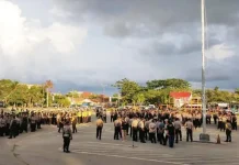 Pengamanan Natal, Polisi Dihimbau Tidak Main Handphone Pengamanan Natal, Polisi Dihimbau Tidak Main Handphone