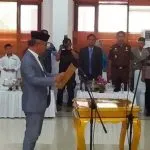 PAW Sukiman Tosugi Resmi Dilantik PAW Sukiman Tosugi Resmi Dilantik