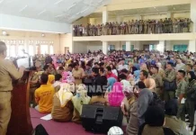 Ribuan Honorer Buton Tuntut Upah Layak Ribuan Honorer Buton Tuntut Upah Layak